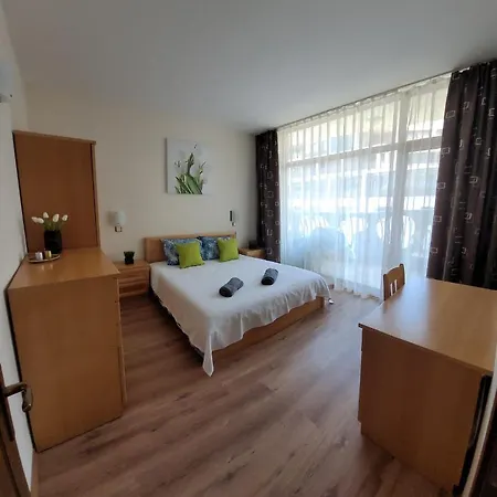 Destination Bulgaria 2000 Grenada Private Family *